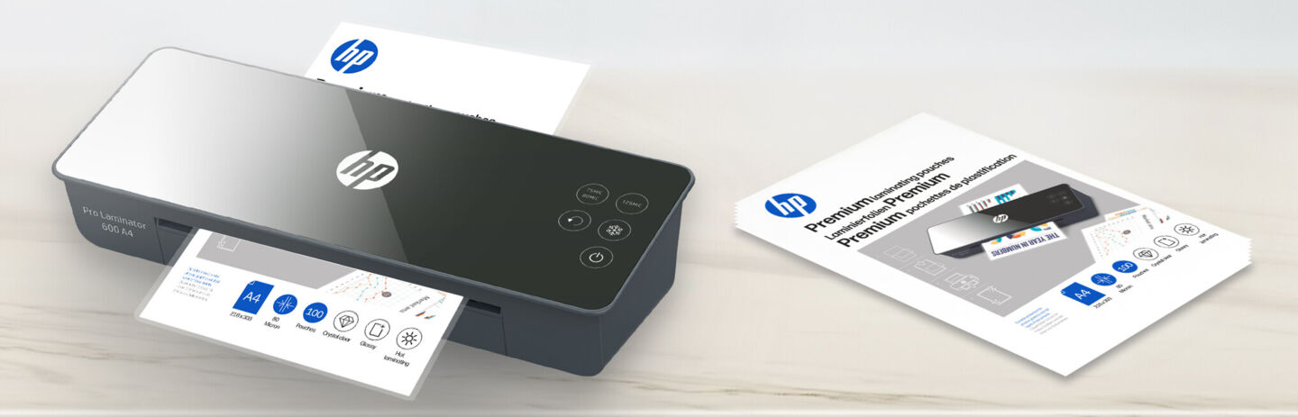 Pro Laminator in werking met films op wazige achtergrond/GO Europe