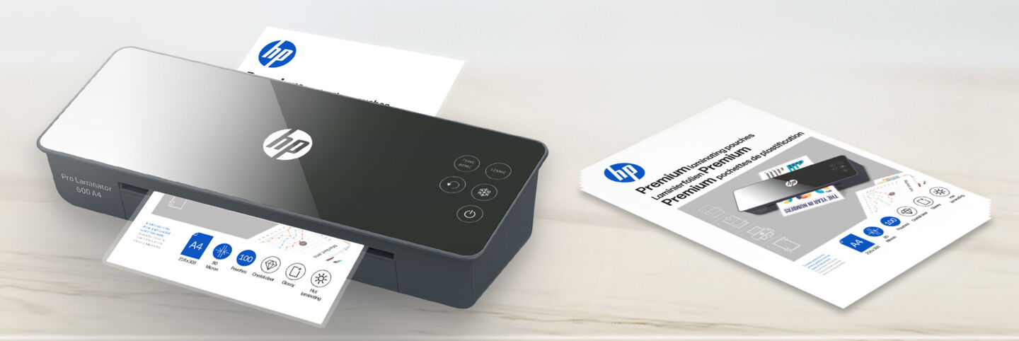 Pro Laminator in werking met films op wazige achtergrond/GO Europe